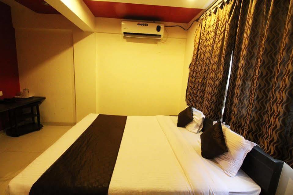Hotel Alpine Pune Exterior foto