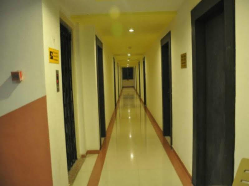 Hotel Alpine Pune Exterior foto